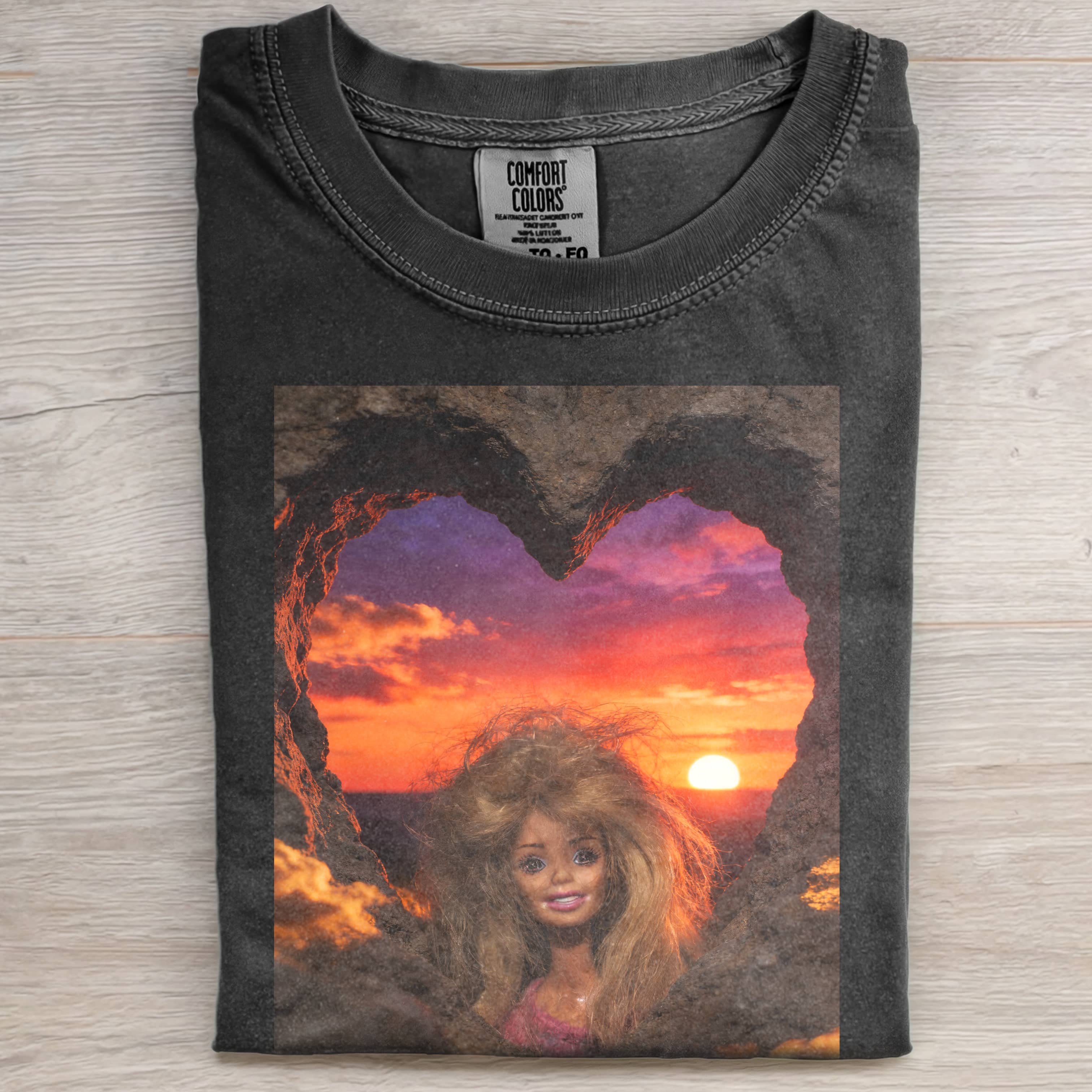 BARBIECORE HEART-SHAPED SUNSET T-SHIRT