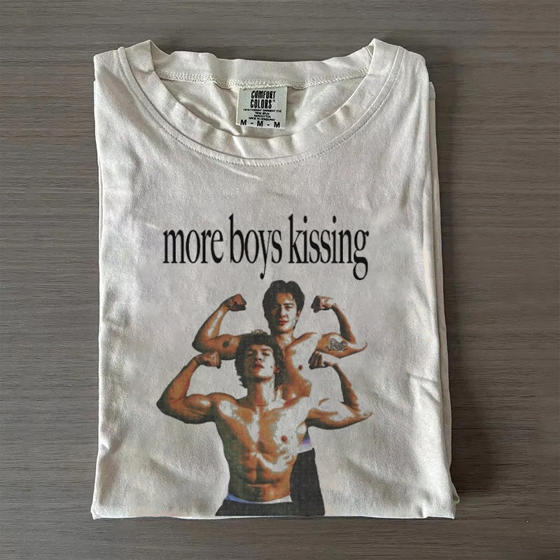 Plus de garçons s’embrassant sur le t-shirt drôle de hockey Williams & Storrie