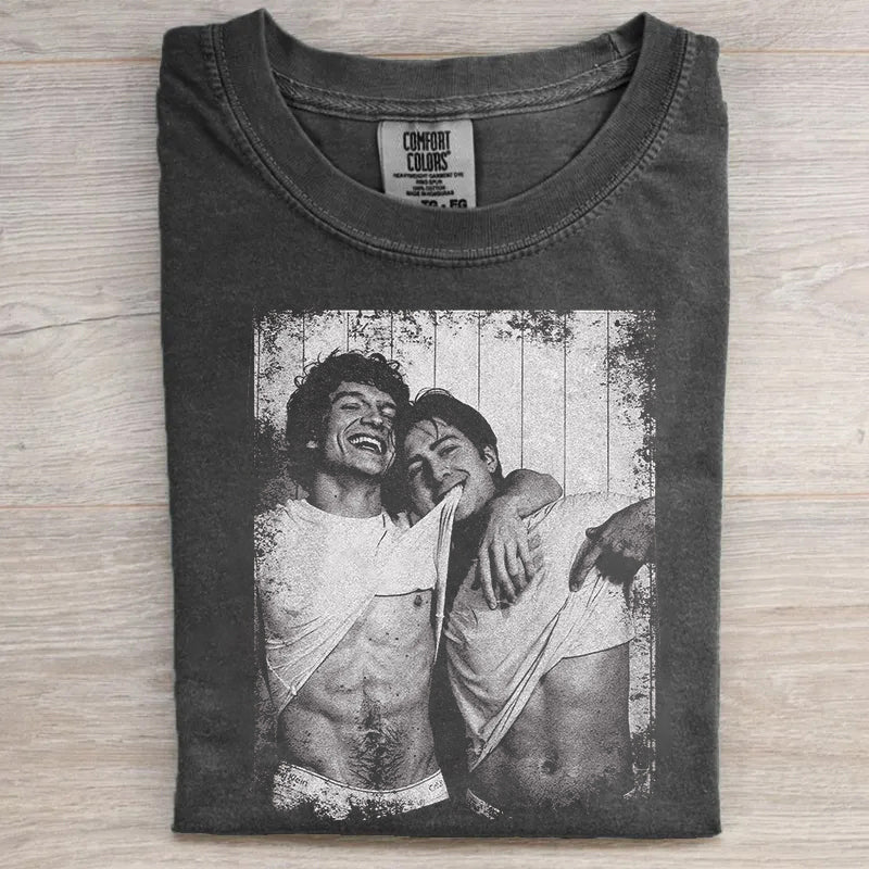 Maglietta della rivalità Hudson Williams Connor Storrie